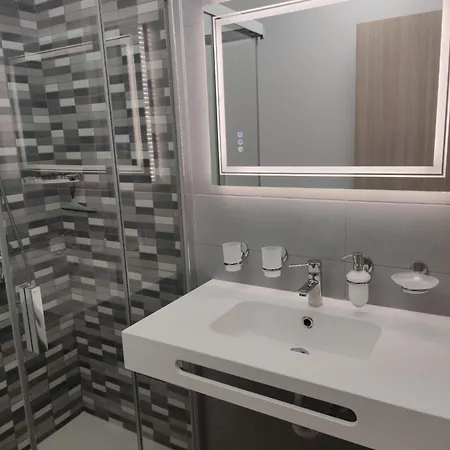 Serene Luxury With Pool - Viento Azul Apartamento