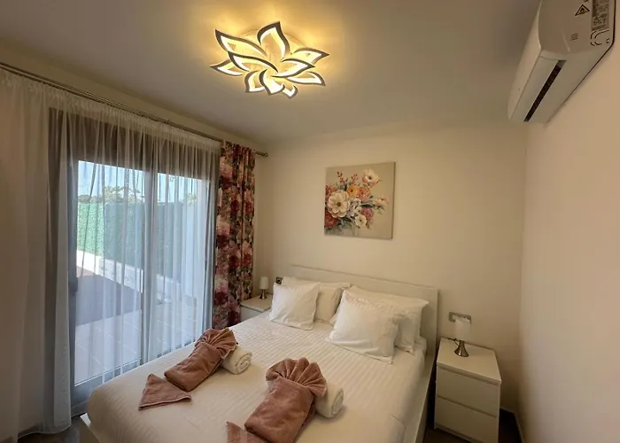 Serene Luxury With Pool - Viento Azul *